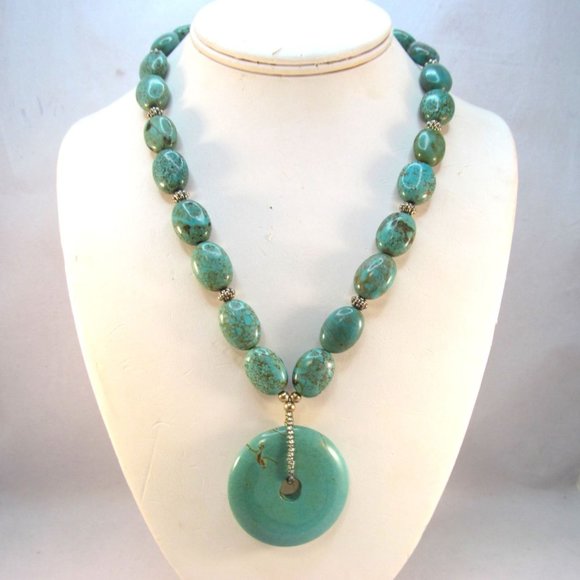Green Gemstone Bead Necklace with Connecting Donut Pendant Set - Picture 4 of 12